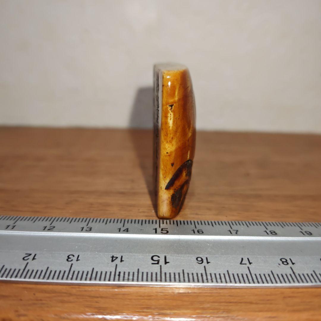 時代提物 七福神根付 天然素材【福禄寿】高さ約4.3cm 重さ約36ｇ 裏面 松