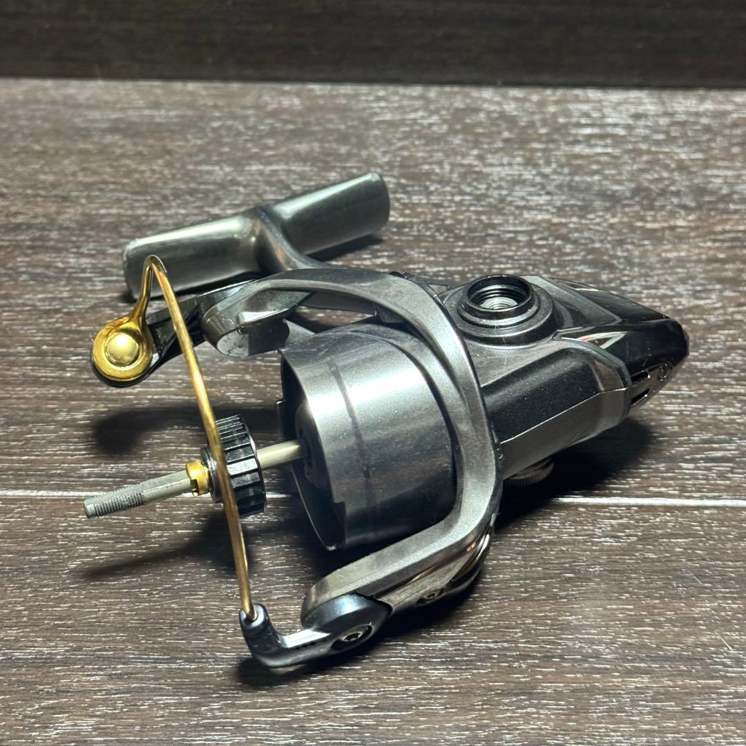 美品 シマノ 16ヴァンキッシュC3000HG ボディのみ