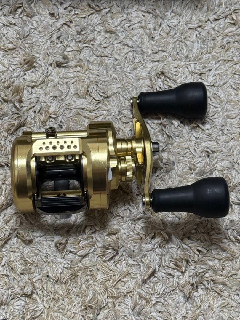 シマノ カルカッタコンクエストMD 400XGLH ベイトリール　右ハンドル