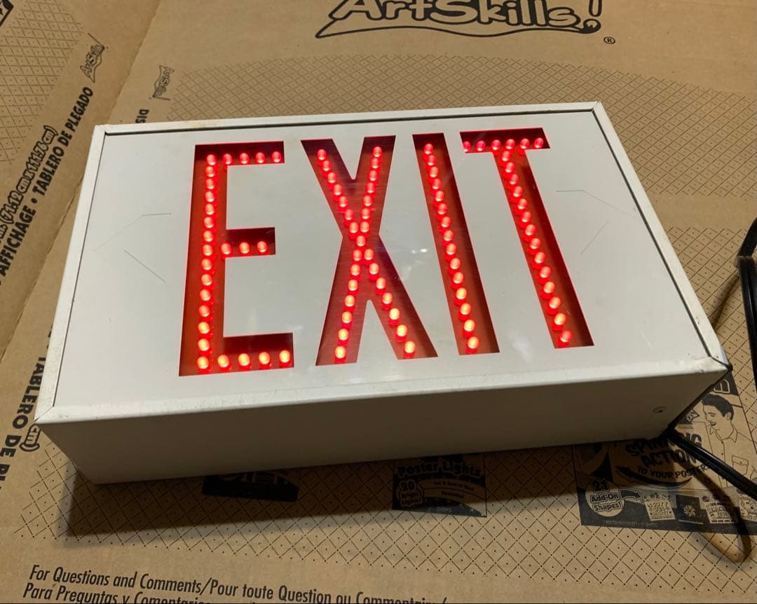 米軍放出品 EXIT サイン インテリア 100v 米軍基地 USAF