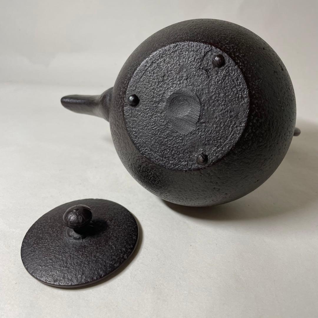 F2N02⑩ 菊地政光作 南部鉄器 銚子 竹柄 赤絵替蓋付き