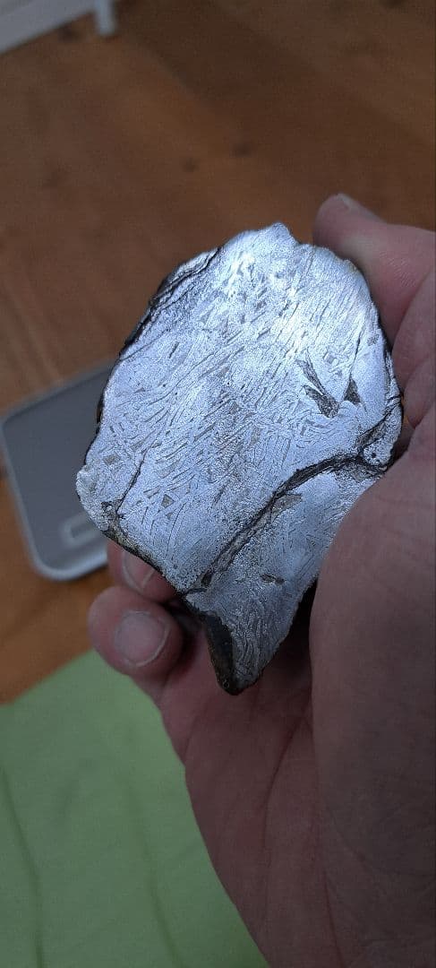 【金運】アルタイ隕石　大型隕石 鉄隕石　外皮付き隕石　原石　重さ887ｇ