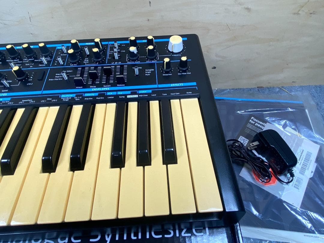 1026 NOVATION BASS STATION 2 シンセサイザー