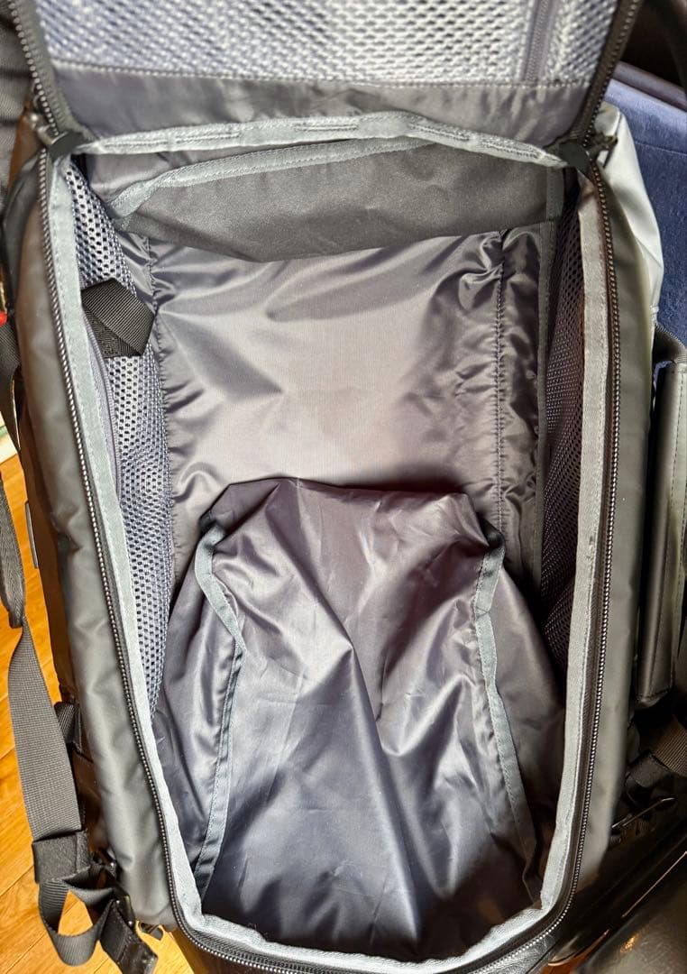 お*ん様 Db Journey The Hugger ボストンバッグ リュック