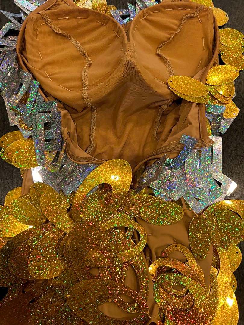 ゴールド装飾ダンス衣装