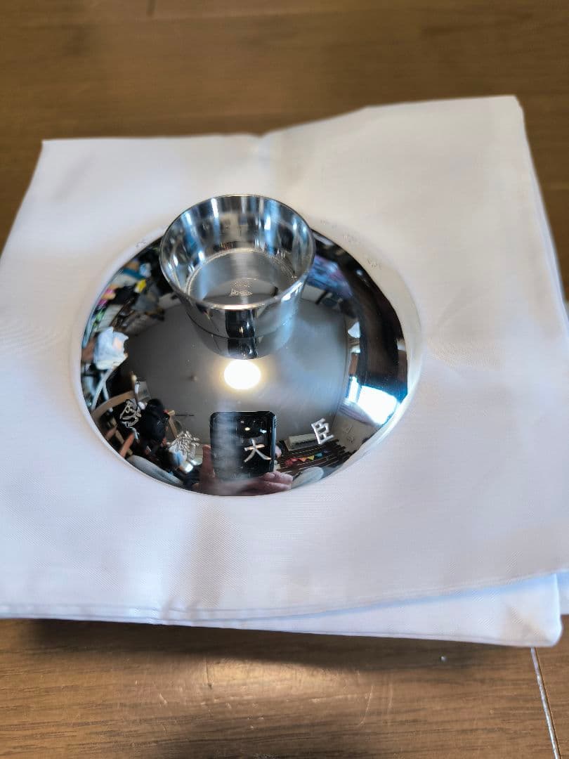 【現在高騰中　純銀999 68g】防衛大臣 永年勤続表彰記念銀杯 桐紋 台座箱付