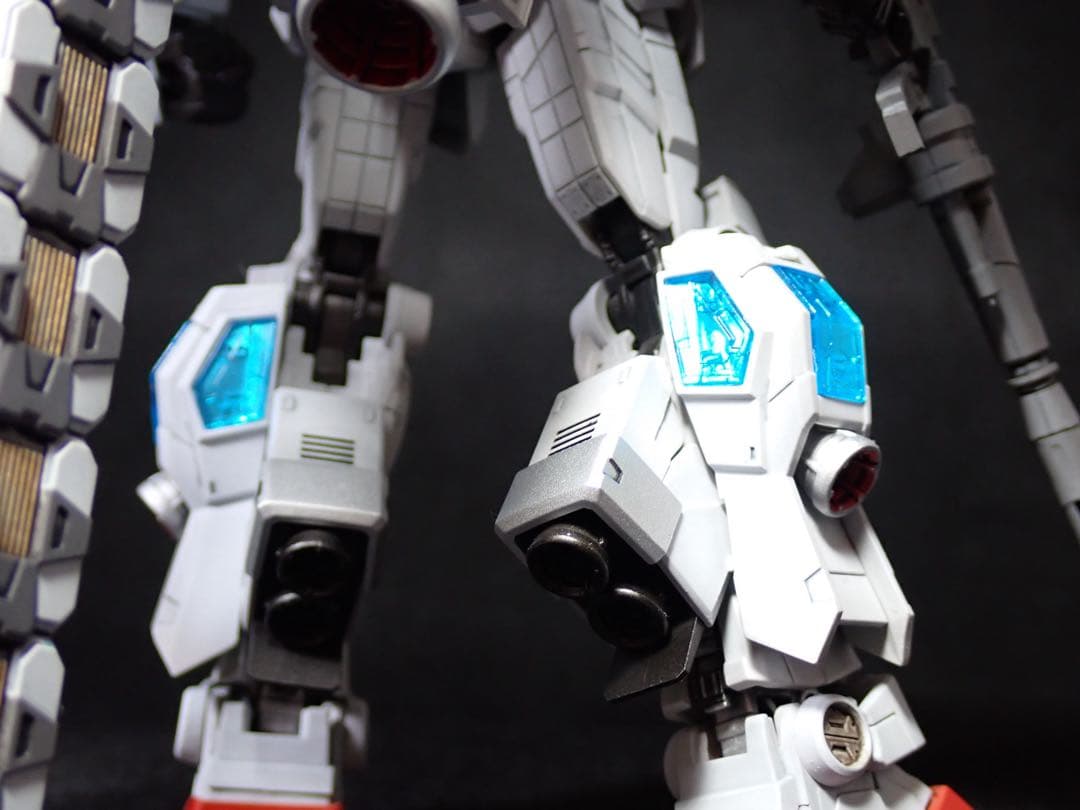 【全塗装完成品】1/144 ガンダム (グラスフェザー装備)