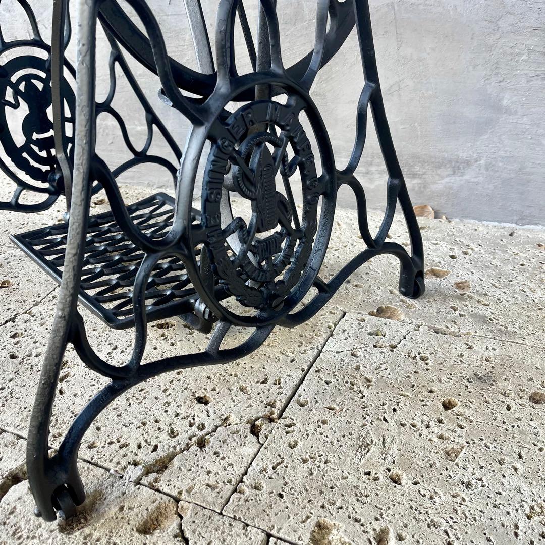 イギリス　アンティークミシン脚テーブル　SINGER 足踏みミシン　網目　鉄脚