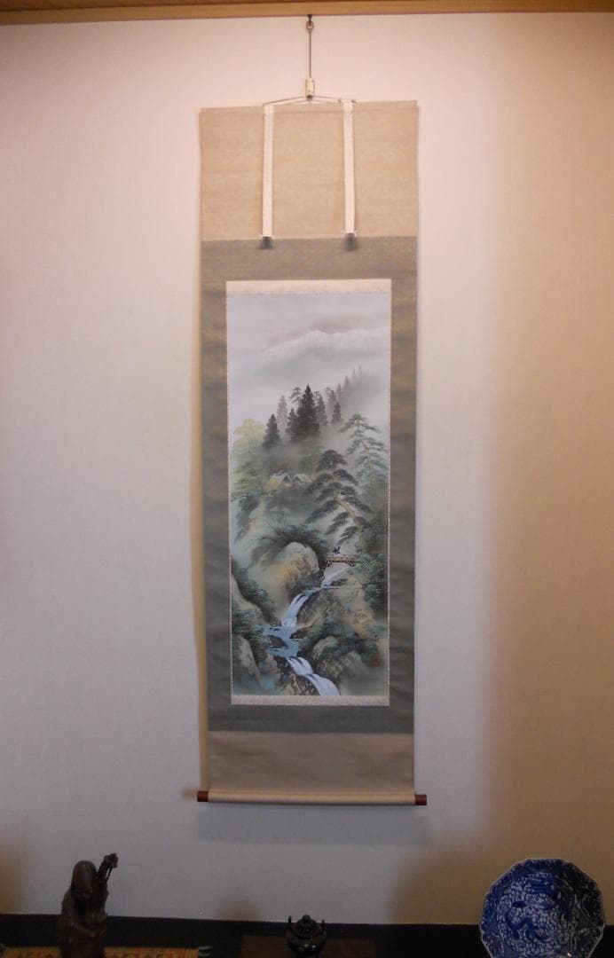 掛け軸 流石 彩色山水 絹本 希少 軸装 茶道具 掛軸 美品 です。