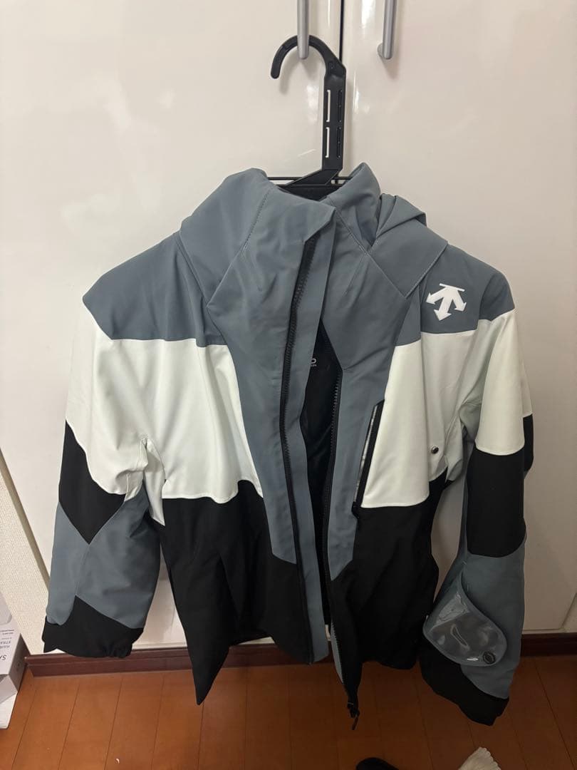 スキー DESCENTE S.I.O INSULATION JACKET