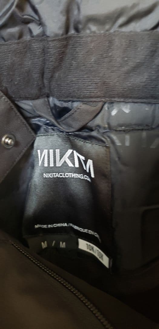 NIKITA ジュニアスノーボードウェアセット（WH/BK）+セーフティーパッド