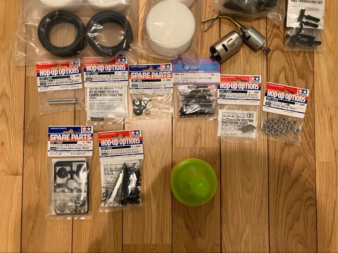 タミヤラジコン本体DT03、ラジコンケース(自作)のセット販売です。