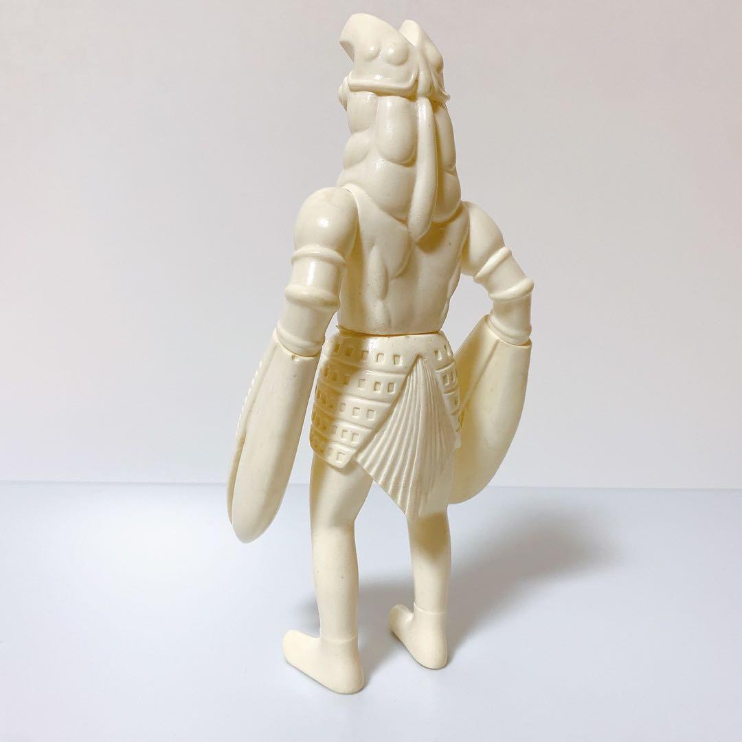 【激レア】バルタン星人（ホワイト成型）｜旧ウルトラ怪獣シリーズ／001