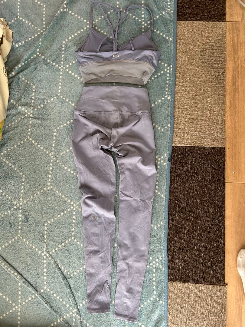 alo yoga Lavish Bra & レギンス　ヨガウェア