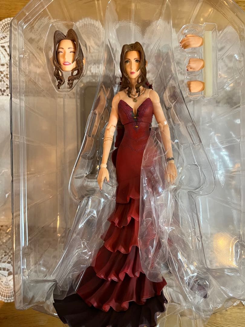 PLAY ARTS改 エアリス　ドレス クラウド　ファイナルファンタジーVII