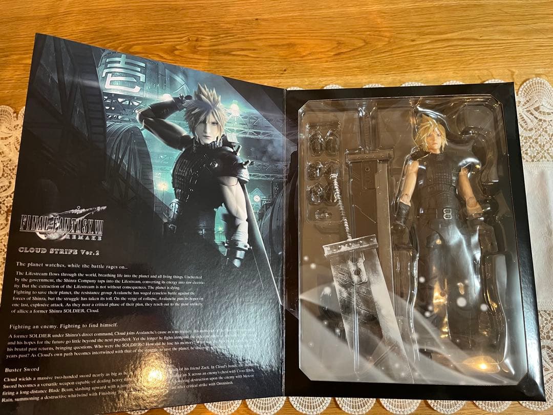 PLAY ARTS改 エアリス　ドレス クラウド　ファイナルファンタジーVII