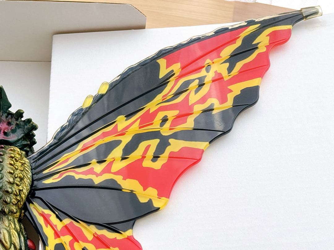 「ゴジラＶＳモスラ」リアル彩色フィギュア・バトラ