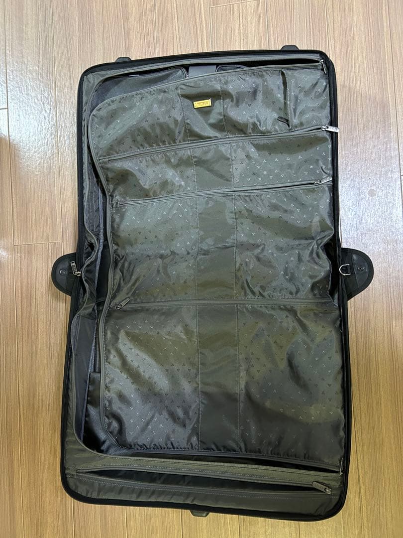 TUMIガーメントキャリー ブラック