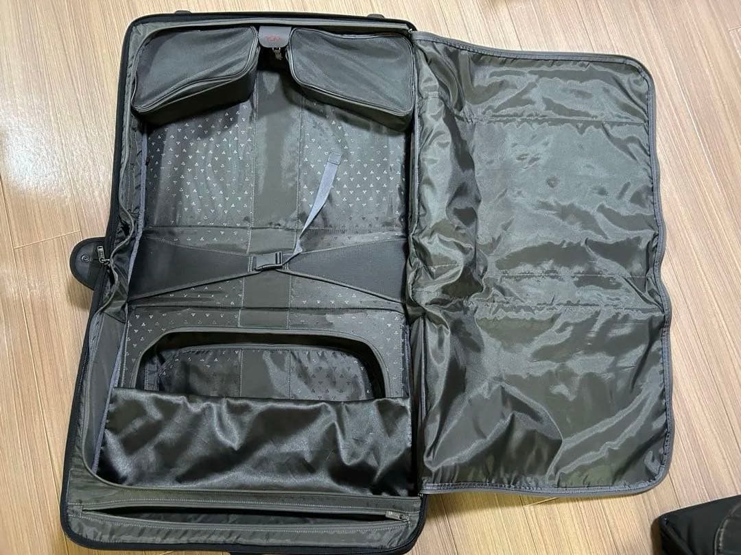 TUMIガーメントキャリー ブラック