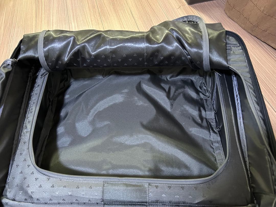 TUMIガーメントキャリー ブラック