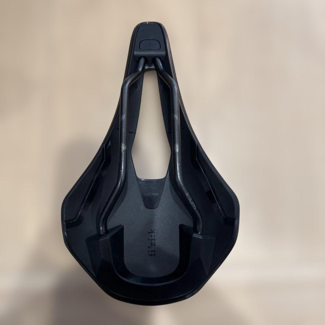 フィジーク　サドル　Argo Vento R3