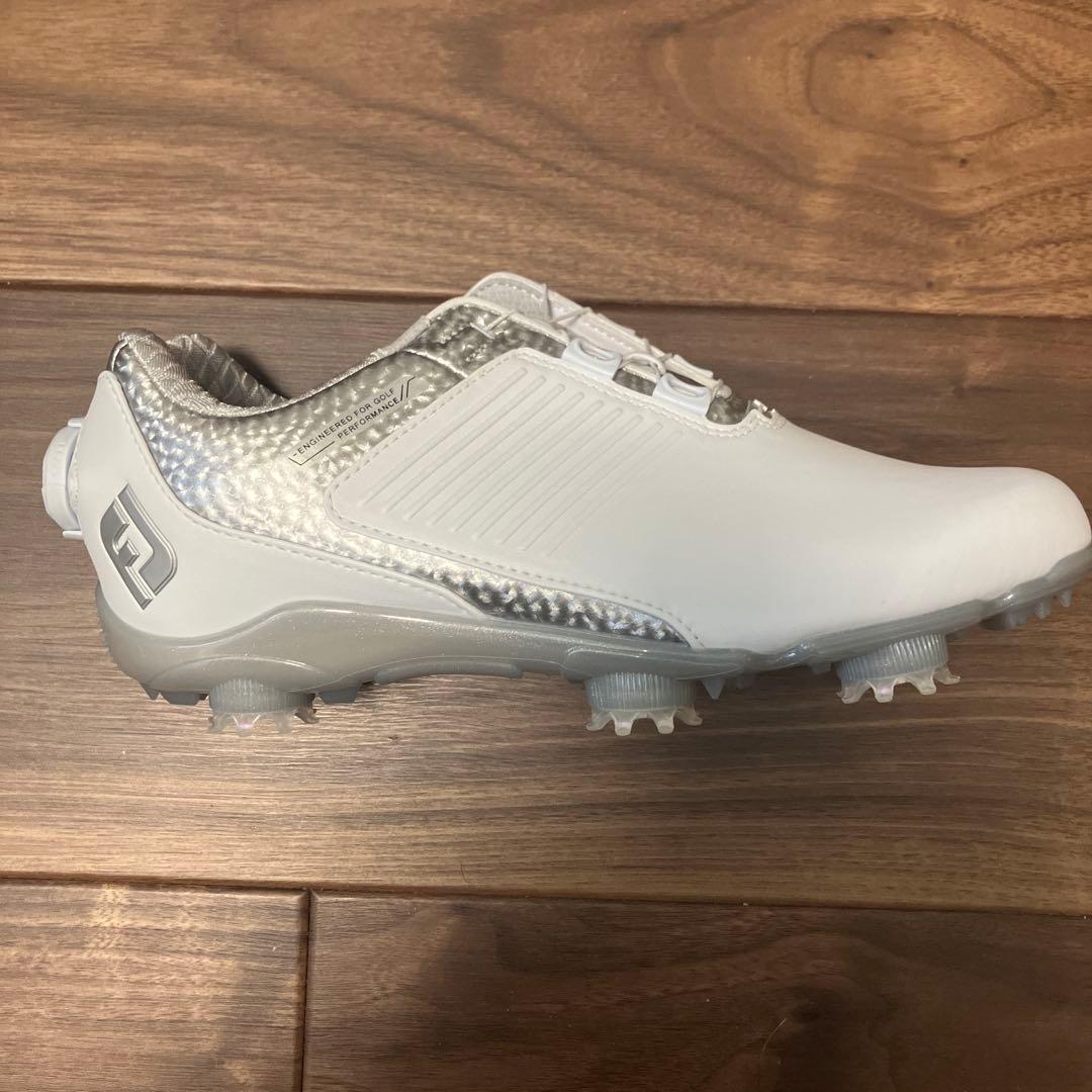 新品、未使用、箱入り　FootJoy ホワイト スパイクシューズ BOA