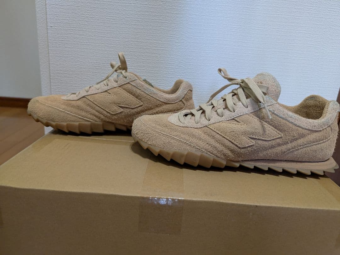 New Balance AURALE スエードシューズ ベージュ