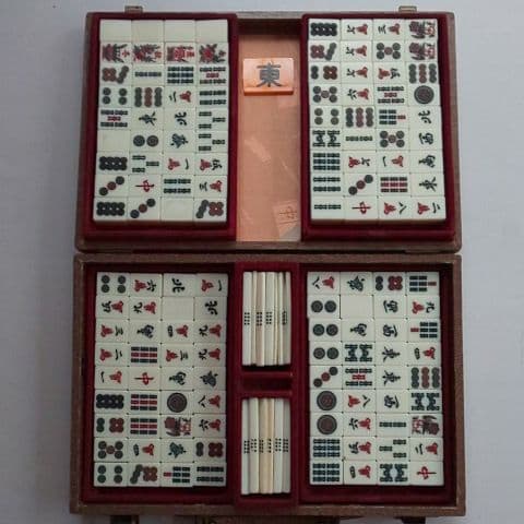 麻雀牌セット 麻雀牌 持ち運びケース付 年代物 骨董品