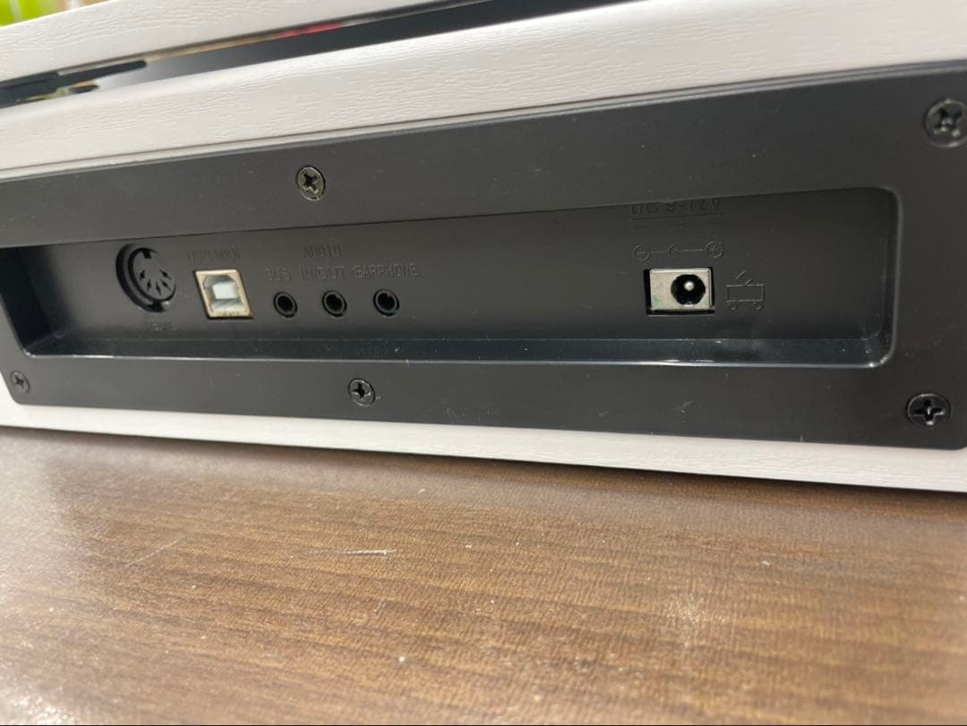 スタンド付き　電子ピアノ88鍵盤　給電タイプ　木目調ボディ　ホワイト