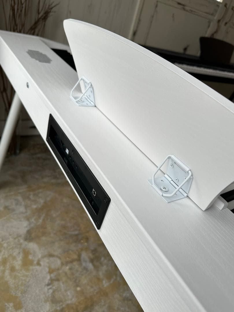 スタンド付き　電子ピアノ88鍵盤　給電タイプ　木目調ボディ　ホワイト