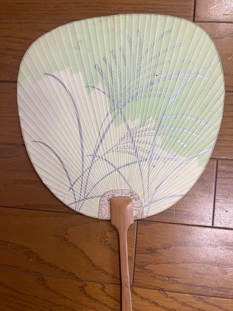 手描き　うちわ　絵画作品　（作家不詳/真作保証なし）