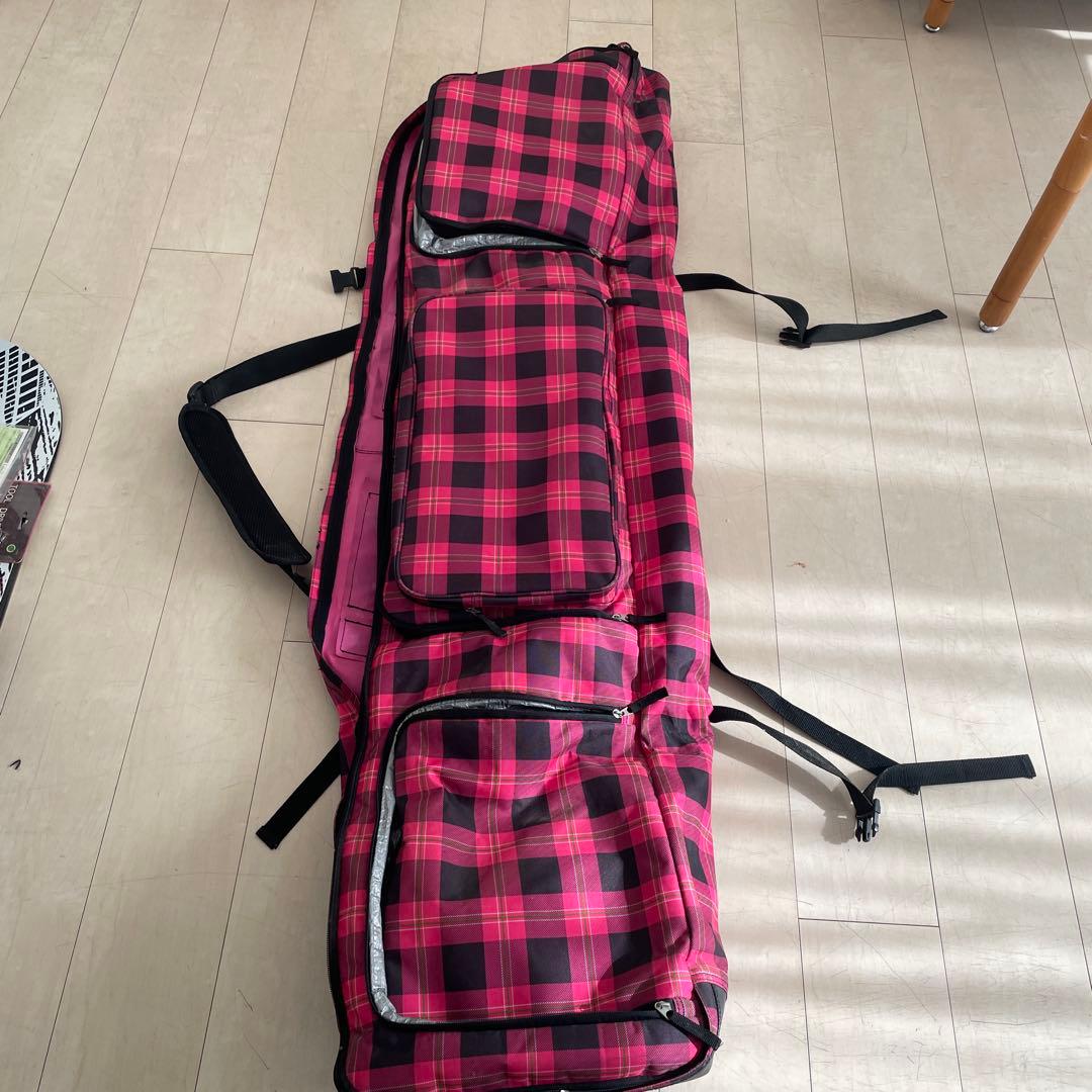 ピンクと黒のチェック スノーボードバッグ