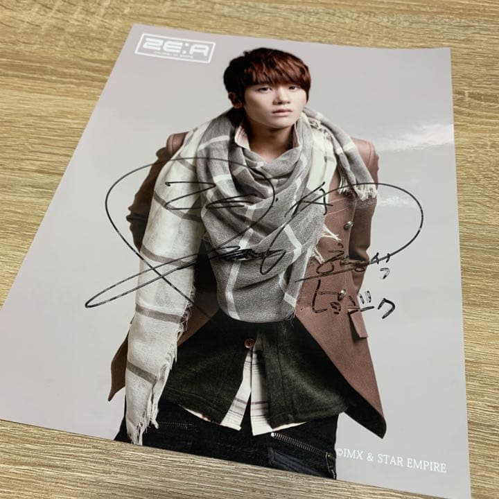 ZE:A ヒョンシク 非売品サイン入り大判フォト