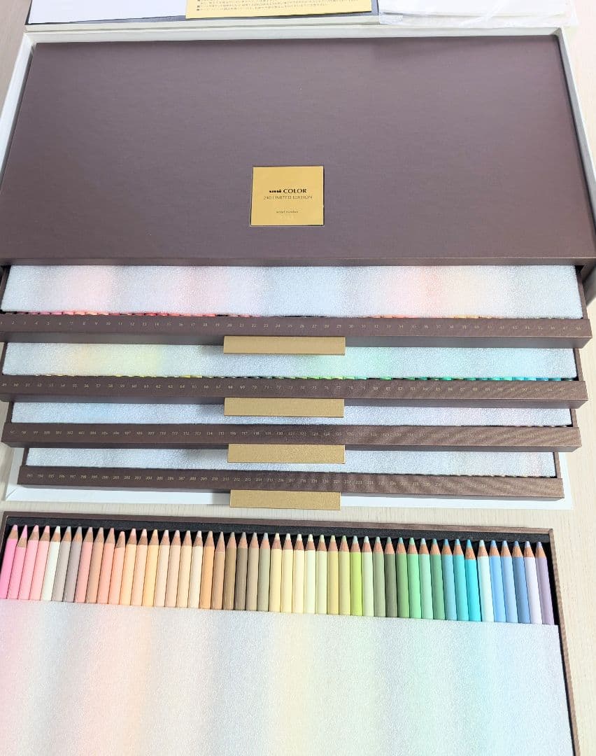 UNI 240色 色鉛筆セット COLOR240 LIMITED EDITION