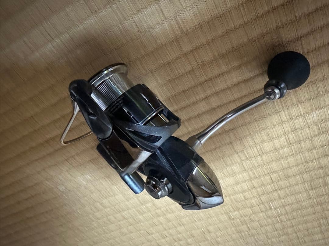 【美品】ダイワ 24ルビアスPC LT3000S-XH RCSノブ付き