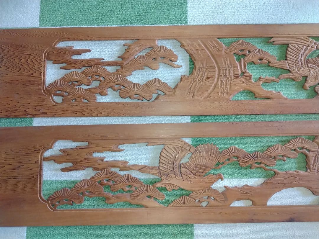 らん間 木製彫刻パネル 鶴と松のデザイン