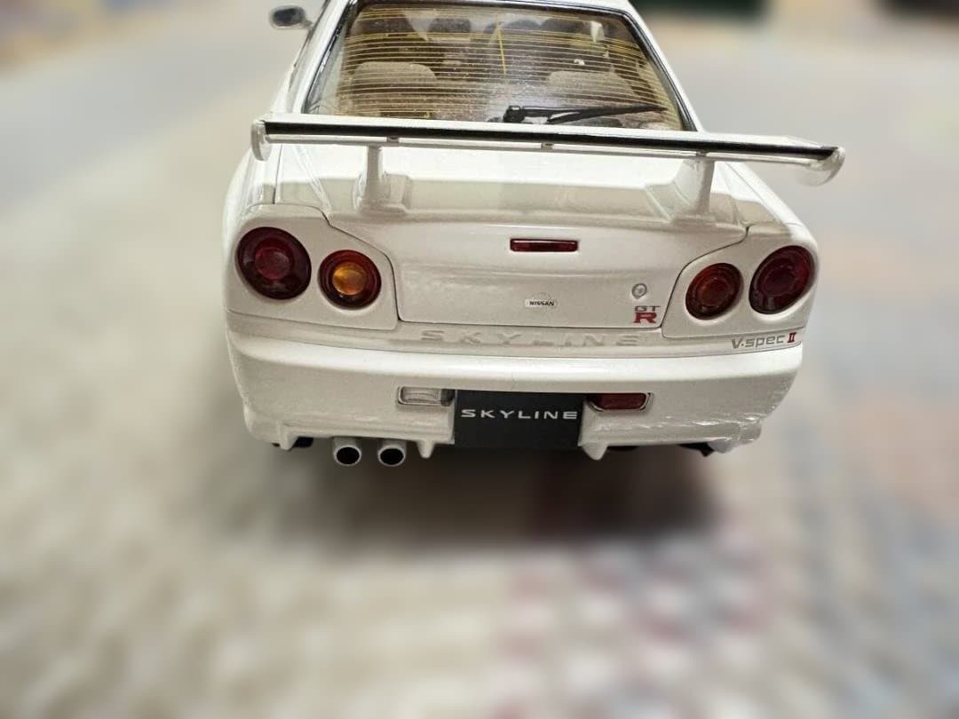 オートアート ミレニアム 1/18 GT-R R34 VスペックII ホワイト