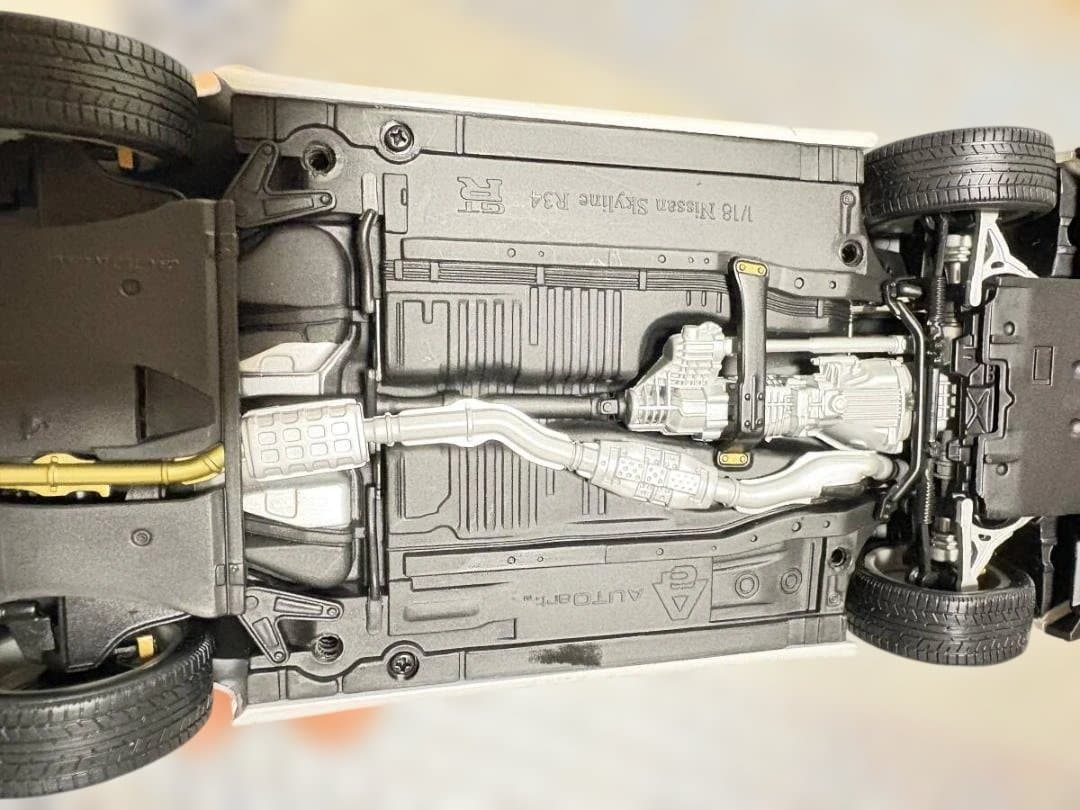 オートアート ミレニアム 1/18 GT-R R34 VスペックII ホワイト