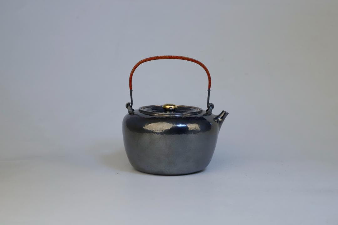 純銀製 平丸摘み 丸形 槌目 湯沸 銀瓶 煎茶道具