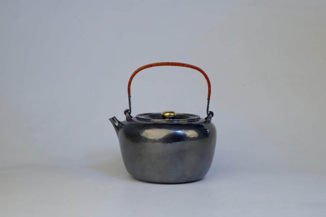 純銀製 平丸摘み 丸形 槌目 湯沸 銀瓶 煎茶道具