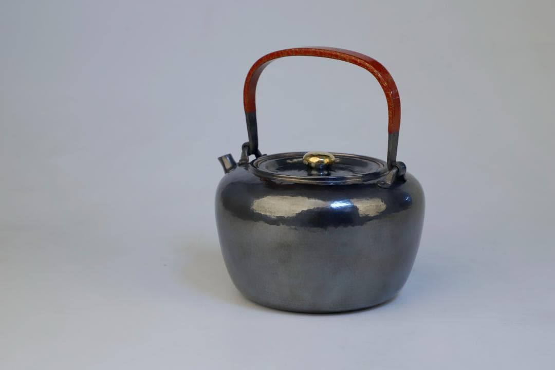 純銀製 平丸摘み 丸形 槌目 湯沸 銀瓶 煎茶道具