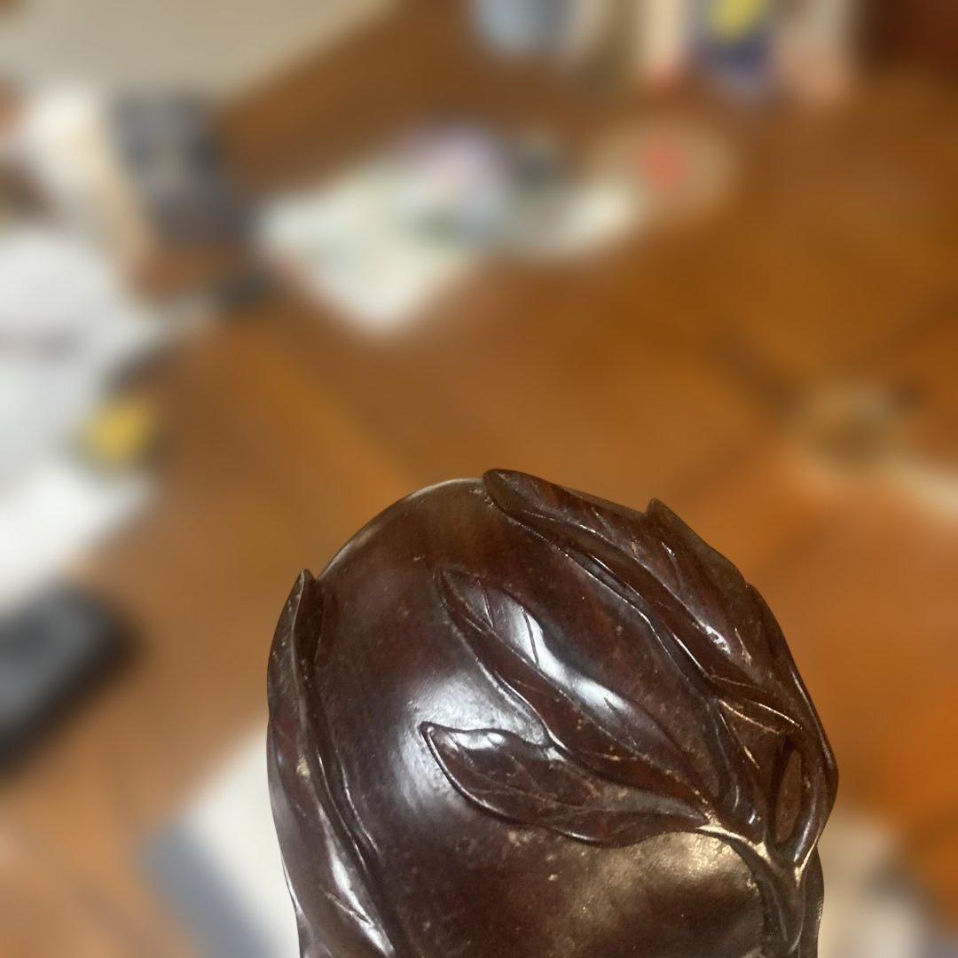 木製 葉の彫刻 工芸品 紫檀の桃¥32,000 中国上海製です。