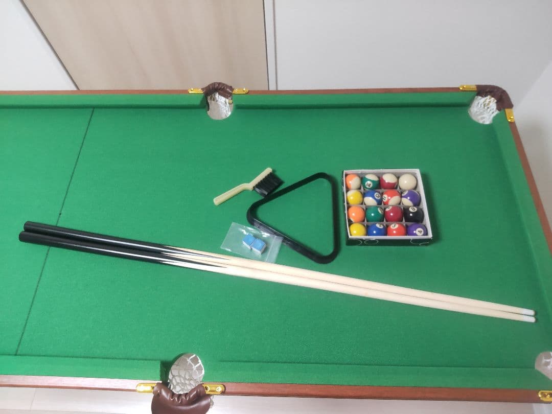 折りたたみ式ビリヤードテーブル