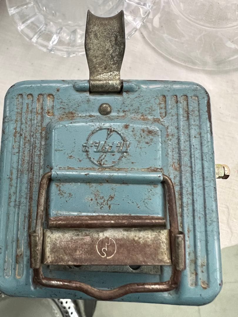 ナショナルの古い自転車用前照灯です。