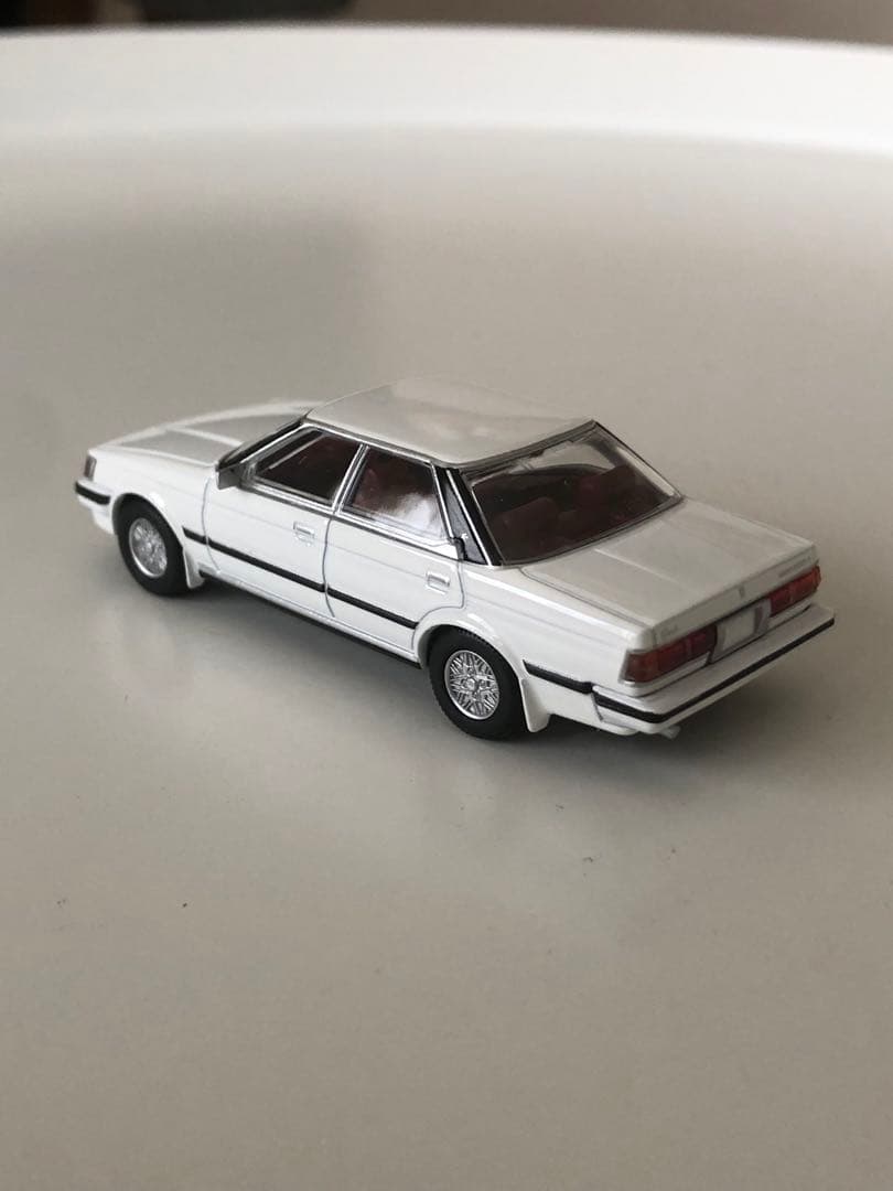 トミーテックリミテッドヴィンテージ　トヨタマークII グランデ84年式　白