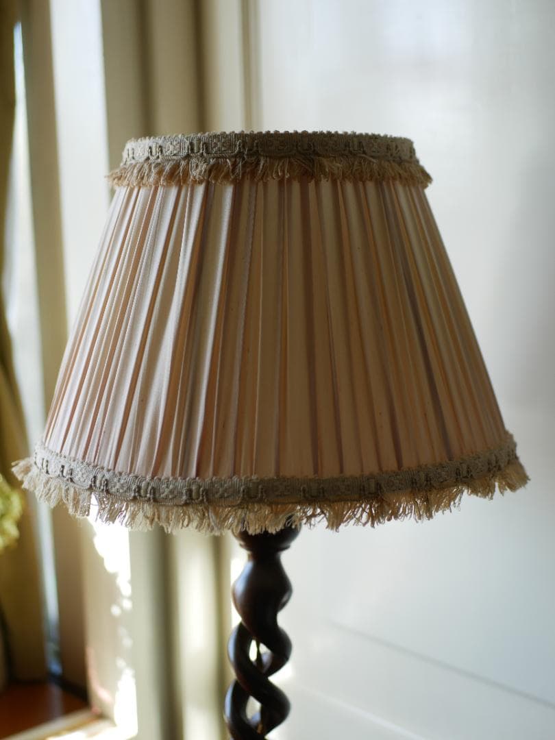 希少　イギリスアンティーク　ツイストのランプスタンド