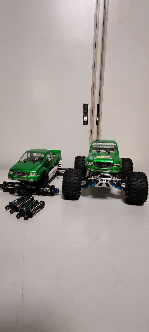 ☆team Losi／ミニＬＳＴ☆１／１８盆栽に☆部品取り２台セット✨