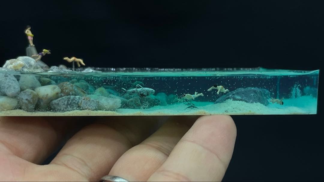 清流で泳ぐ子供たち　ジオラマ
