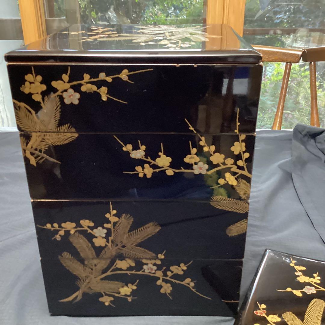 k2f-4 黒色重箱 4段 金箔装飾　漆器　年代物　松竹梅　縁起物