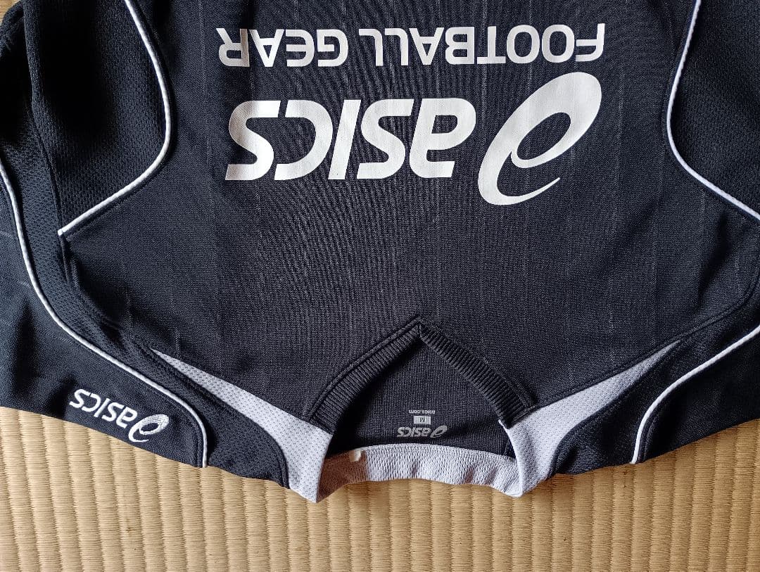 アシックスのフットボール用トレーニングウェア上下